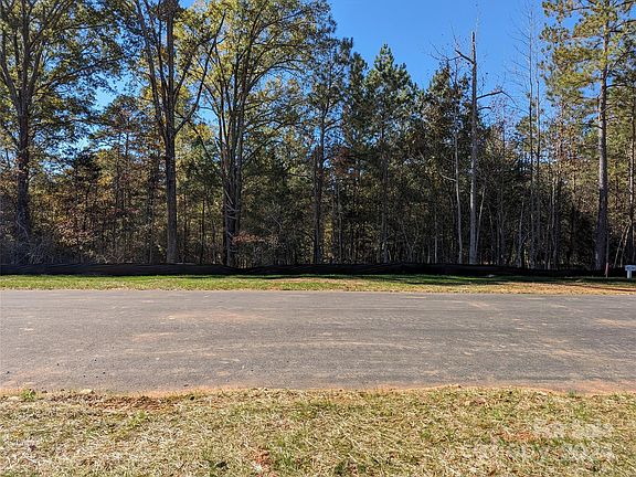 4th image of 205 Heathland Dr #11