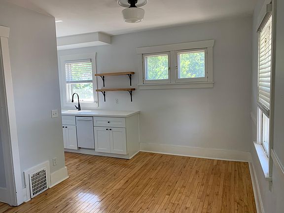 open concept kithen/DR area.