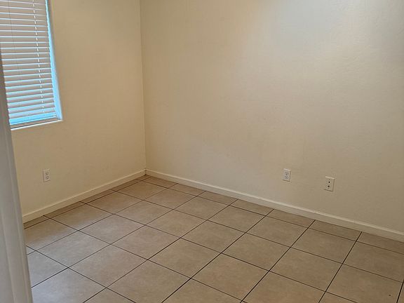 4th image of 30675 Effie Dr #1