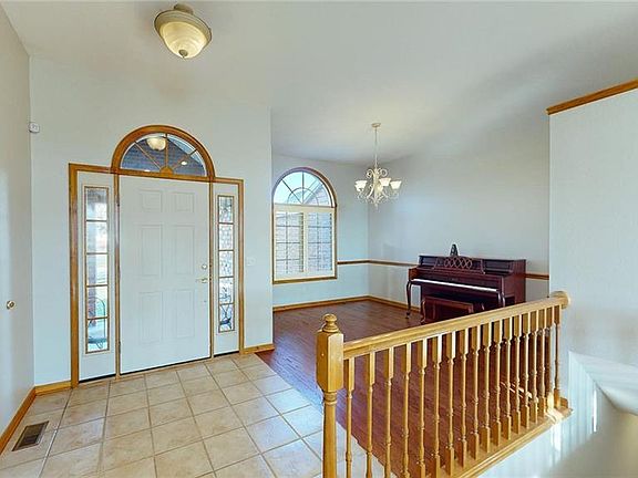 3rd image of 4604 Wilshire Dr S