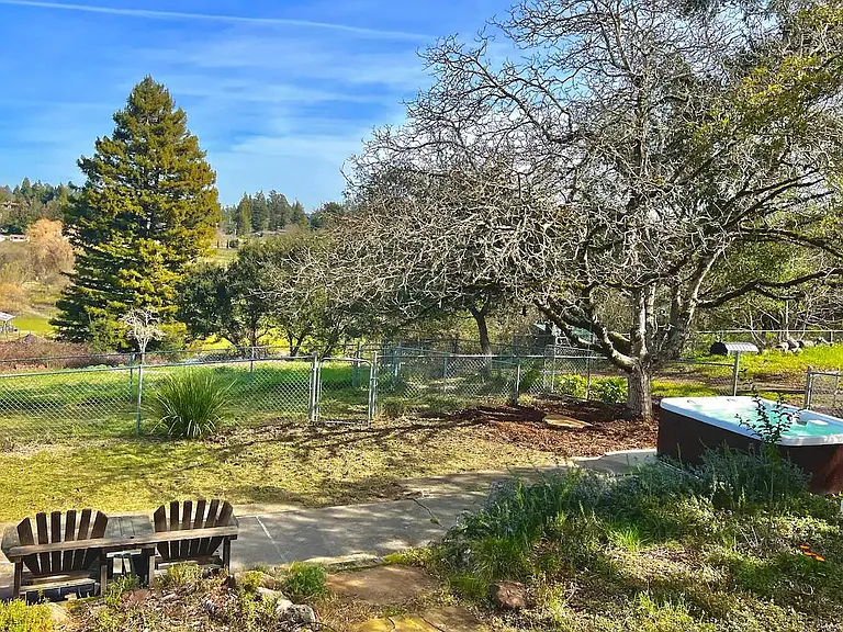 827 Watertrough Rd — Photo 10