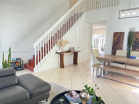 3rd image of 10821 NW 52nd St
