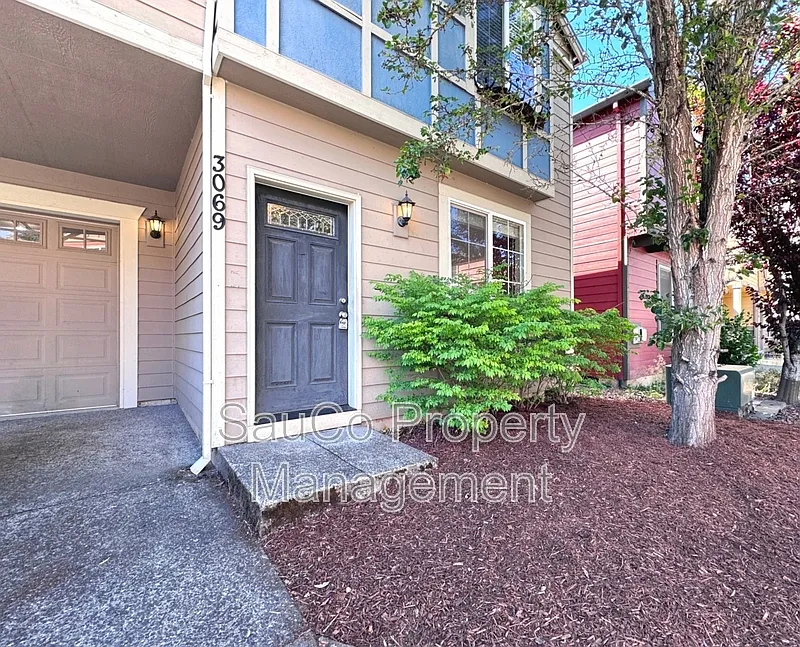 4 bed, 2.5 bath, 1670 sqft, $2,625 — Photo 2