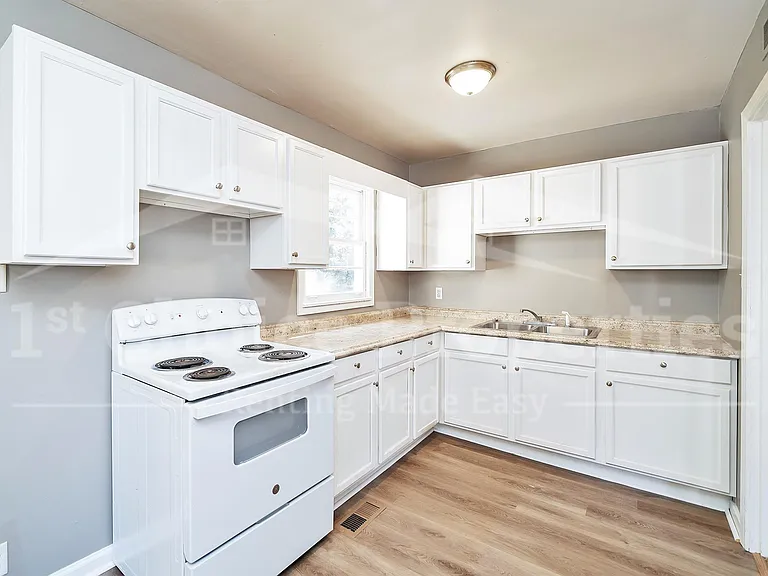 821 Alden Ave — Photo 18