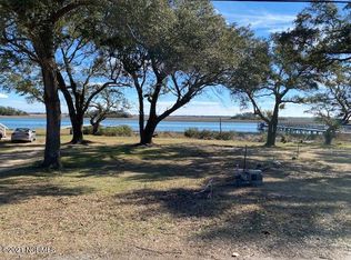 12 Kings Landing Rd, Hampstead, NC 28443