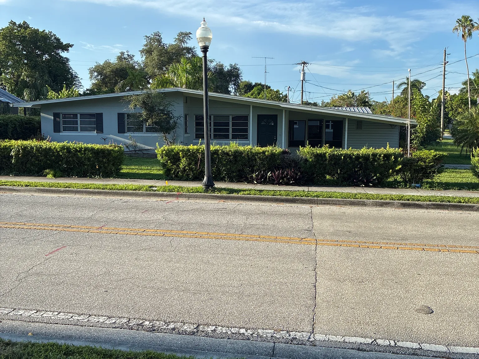 3 bed, 1056 sqft, $1,750 — Photo 1