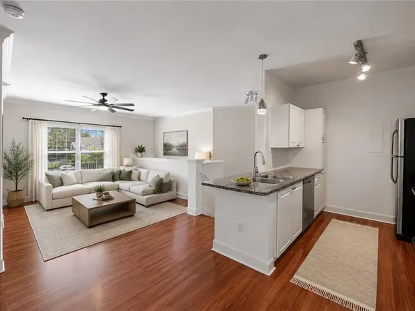 11625 Tomahawk Creek Pkwy APT L, Leawood, KS 66211