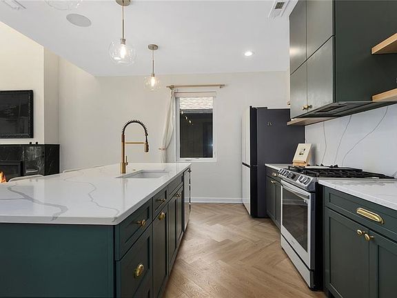 4th image of 2028 Olive St