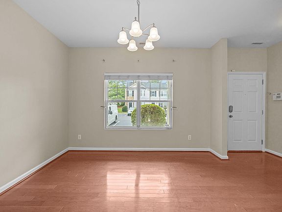 4th image of 207 Hampshire Downs Dr
