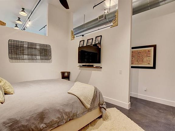 5th image of 185 NE 4th Ave APT 203