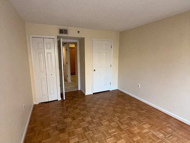 1301 N Courthouse Rd #910 — Photo 10