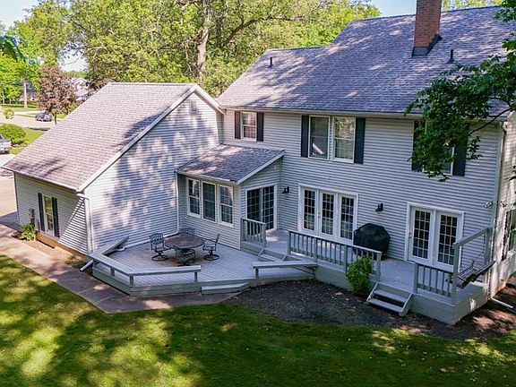 4th image of 701 Kennedy Dr