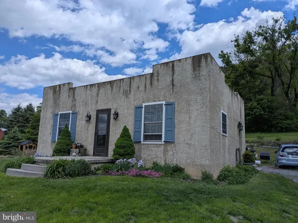 41 Book Dr, Mc Alisterville, PA 17049