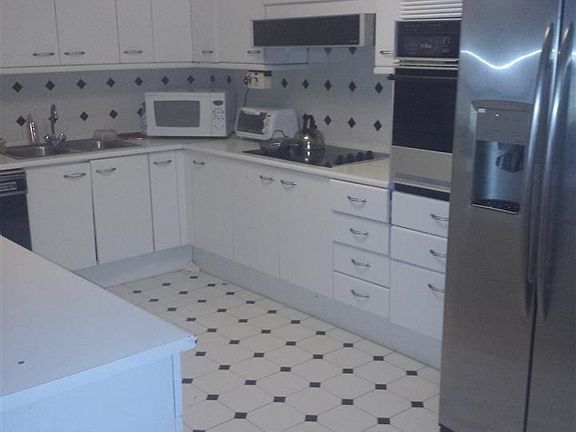 5th image of 1800 Country Club Dr APT 12
