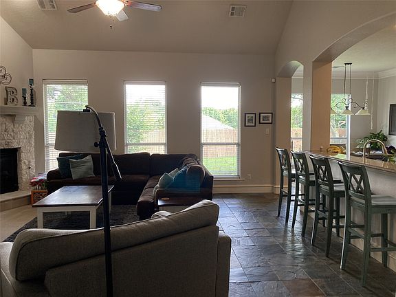 3rd image of 806 N Cobblestone Ct