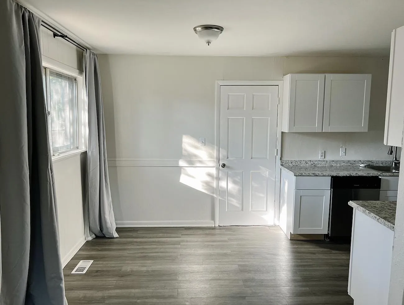 503 W Vandalia St S — Photo 4