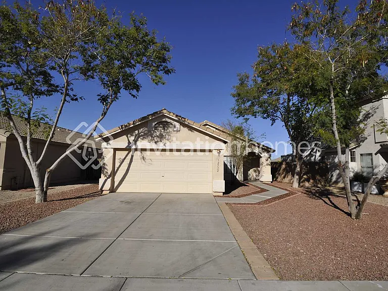 12732 W Voltaire Ave — Photo 1
