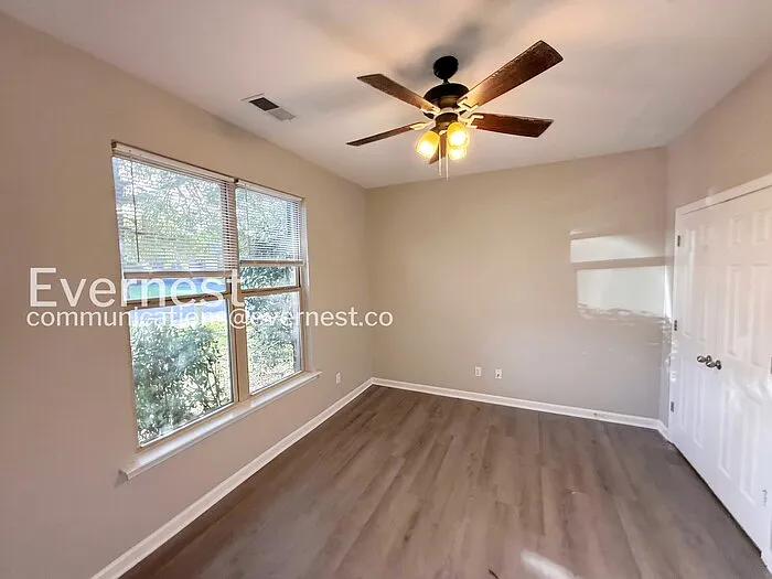 1136 Washington Dr — Photo 8