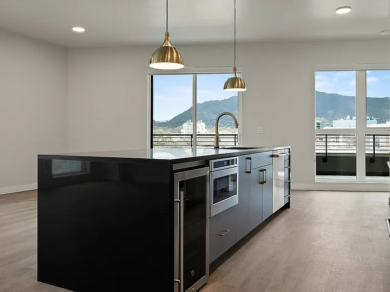 Dione | Kitchen - view3