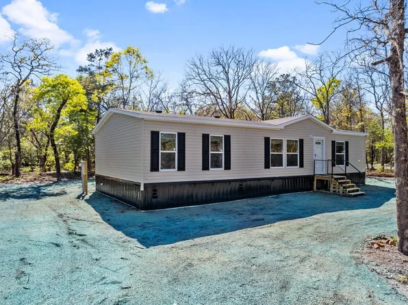 93 Ohoopee River Dr, Glennville, GA 30427