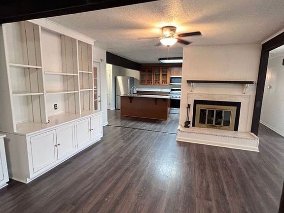 2nd image of 2218 37th St
