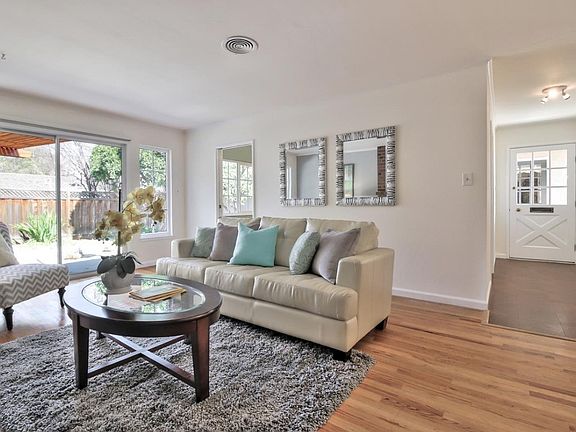 3rd image of 939 Hummingbird Dr