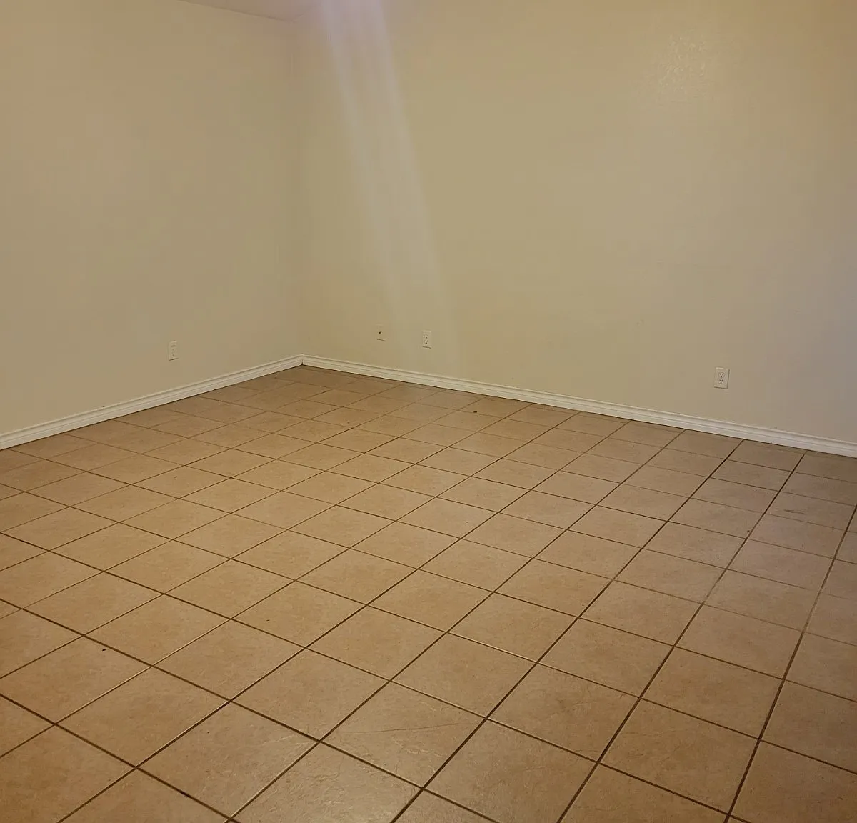 3 bed, $1,400 — Photo 2