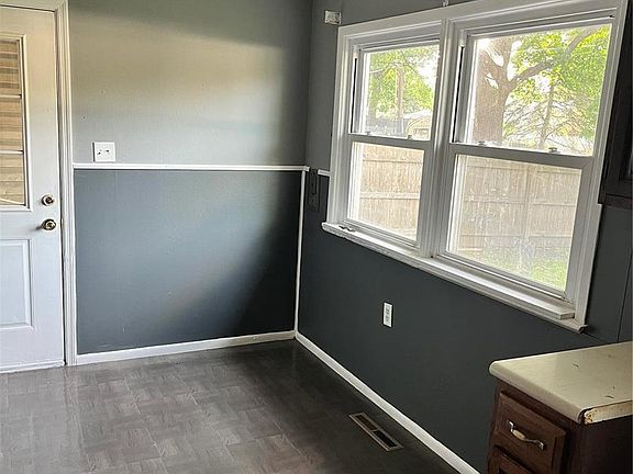 5th image of 2337 Clark Ave