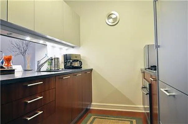 Sold by (Legacy) Elegran | media 14