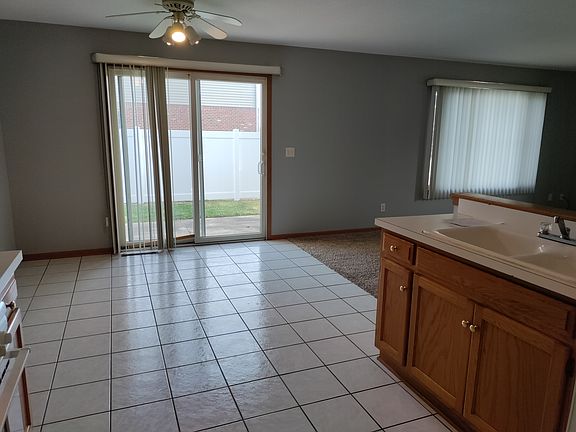 5th image of 141 E Division St #141