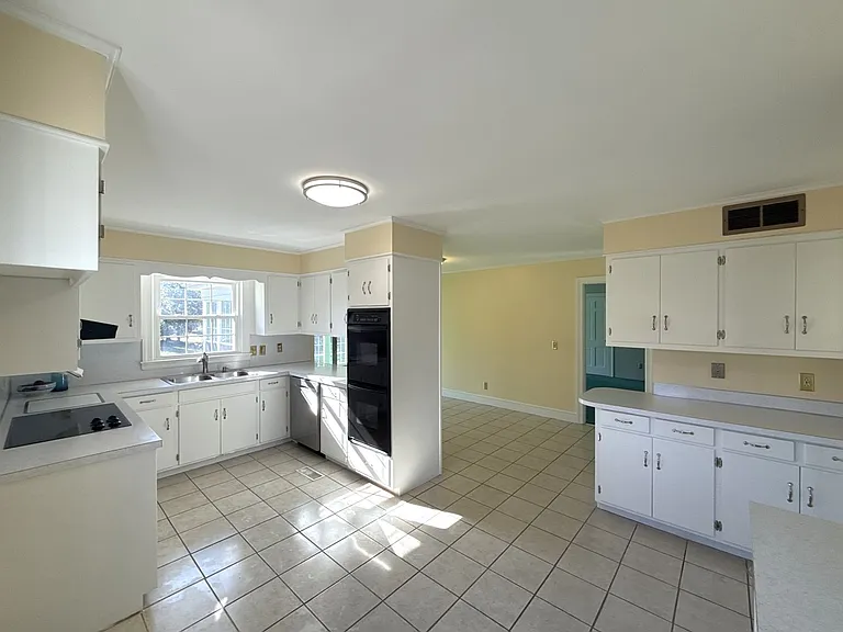 218 Fairway Dr — Photo 12