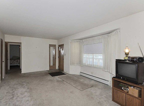 2nd image of 424 S Warren Ave