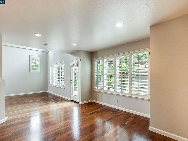 435 Regal Lily Ln — Photo 11
