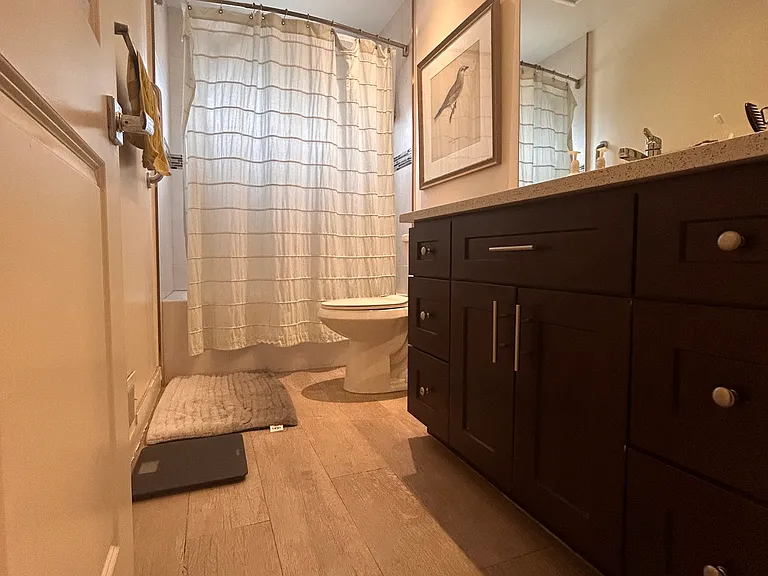 Hallway Bathroom with Tub