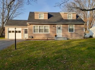 665 Harvest Dr, Rochester, NY 14626