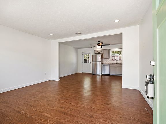 3rd image of 675 Cottonwood Dr