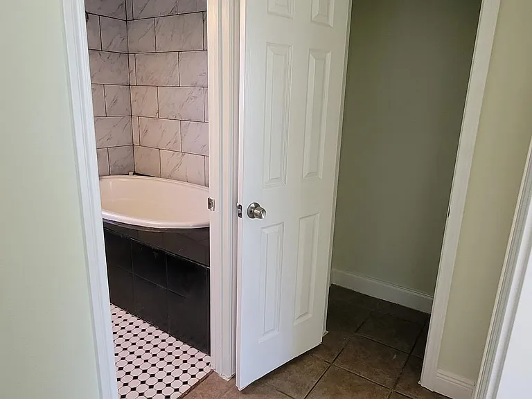 2303 Haldane Dr — Photo 18