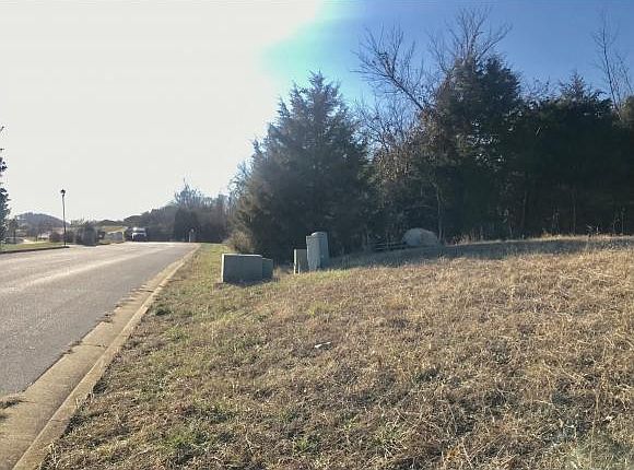 1st image of 122 Lake Harbor Dr