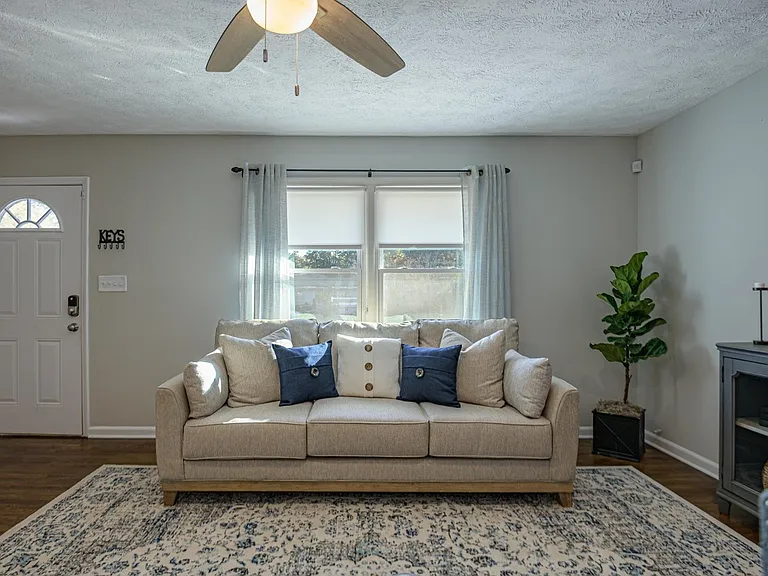 941 Pine Mnr — Photo 3