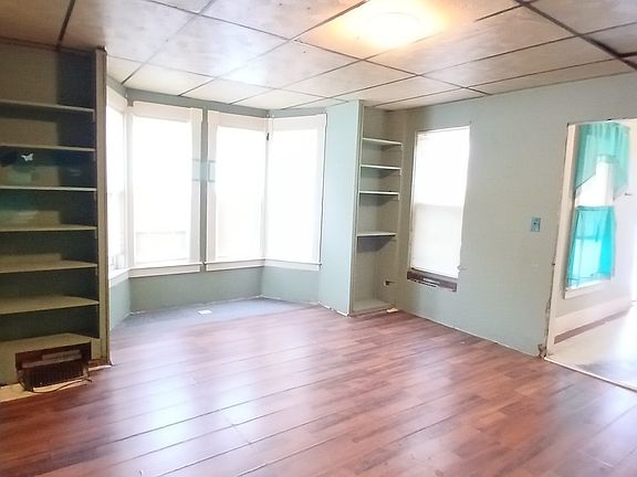 5th image of 12 Pleasant Street