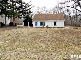 104 Thrush Ave, Pekin, IL