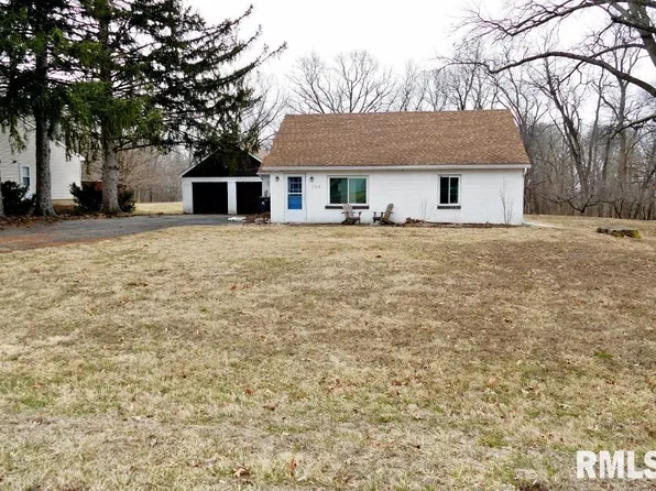 104 Thrush Ave, Pekin, IL 61554