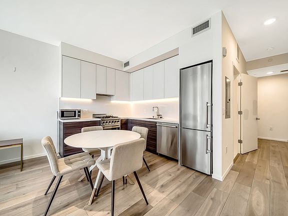 4th image of 1433 Bush St #304