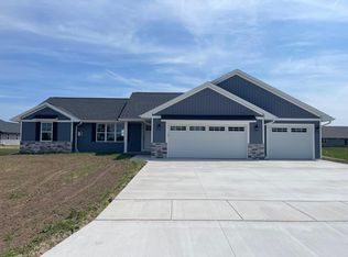 1240 Allen Lee Way, Pulaski, WI 54162