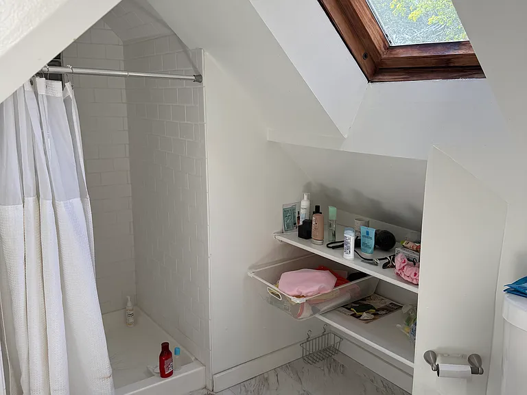 3rd floor full bathroom