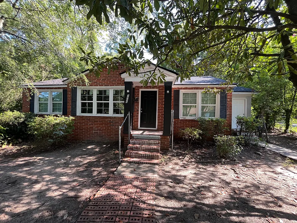 3905 Robinson Rd