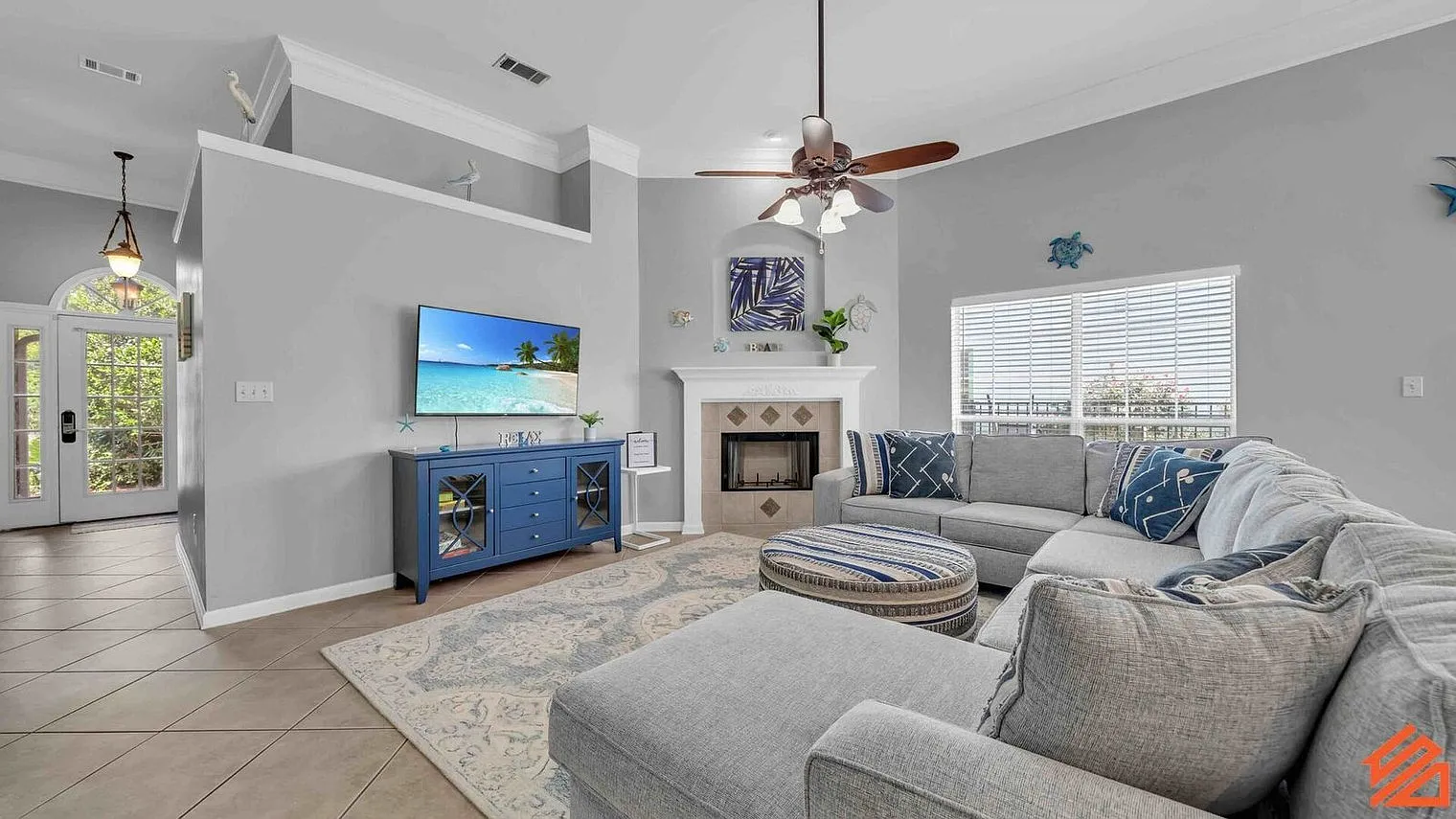 3 bed, 2.0 bath, 17523 sqft, $3,055 — Photo 1