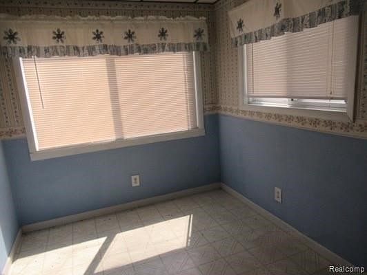 4th image of 24369 Pennie St