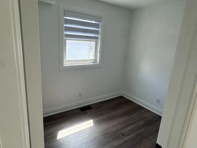 147 Lasalle Ave #UPPER — Photo 9