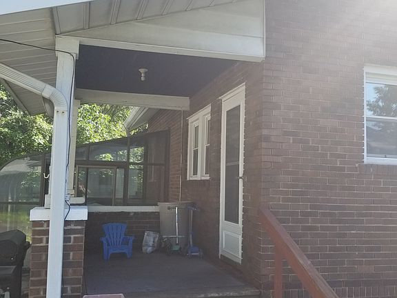 4th image of 143 S Central Ave